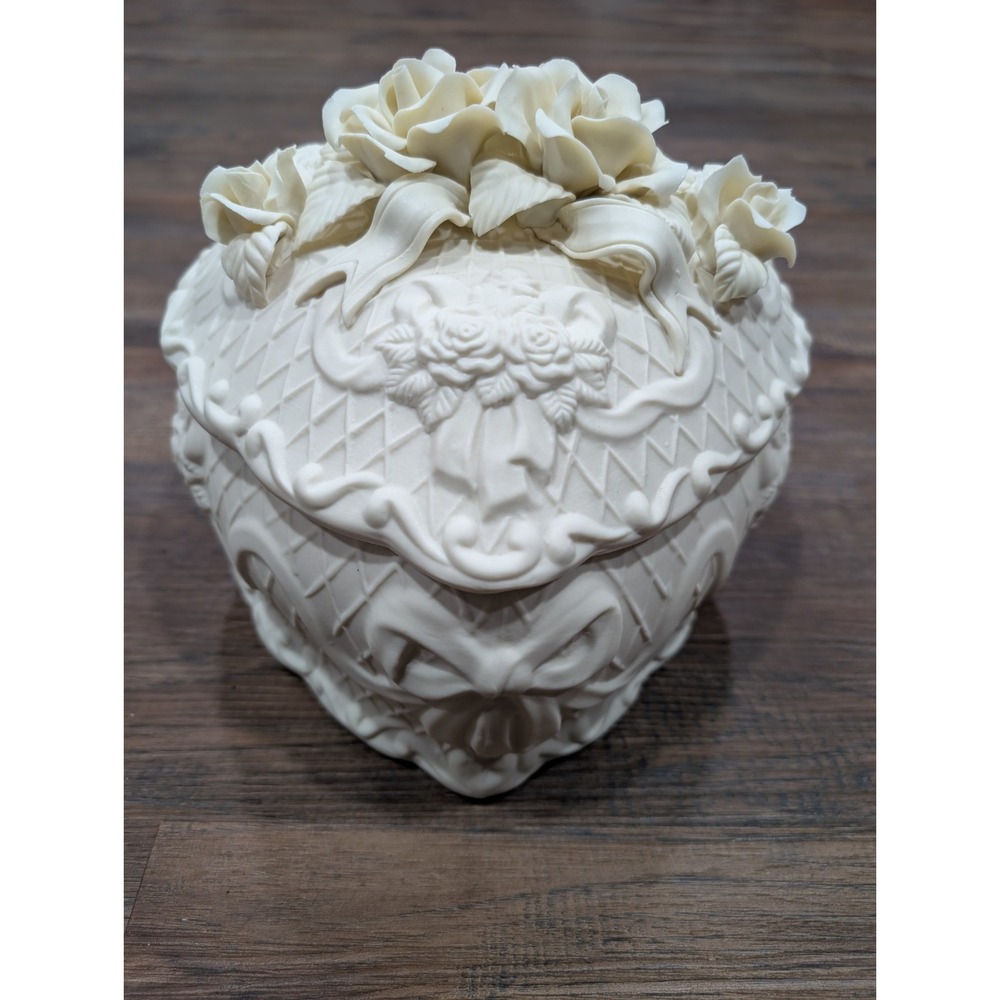 Jade Collection large Cream Porcelain Heart Shaped 3D Floral Trinket/Jewelry Box